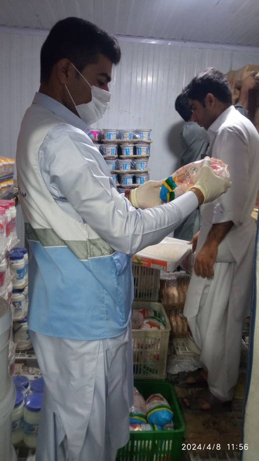 نظارت و بازدید دامپزشکی از مراکز تولید، توزیع و عرضه فرآورده‌ خام دامی در شهرستان نیکشهر